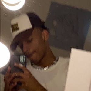 Meet your Posher, Izayya